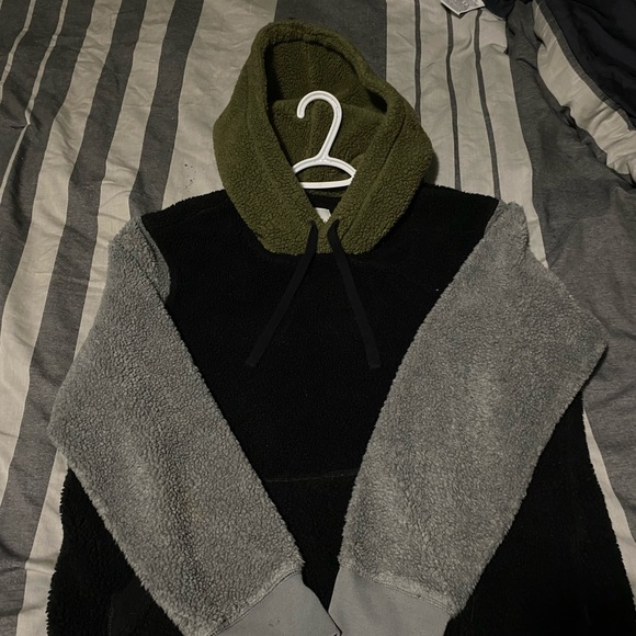 Fuzzy Sherpa Style American Eagle Sweater - Picture 1 of 1